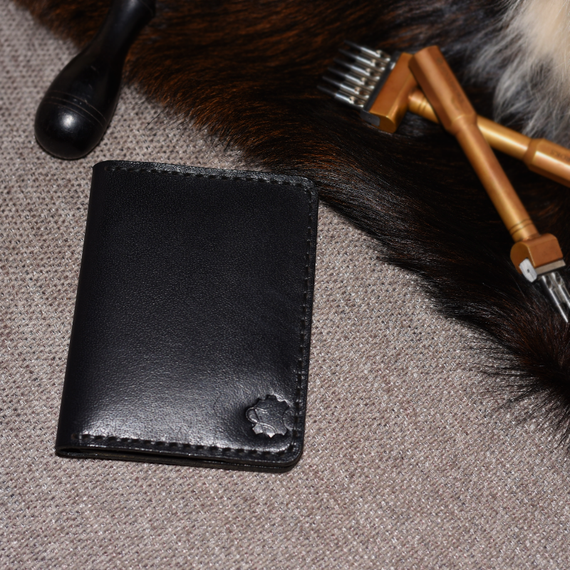 Classic Vertical Wallet Front (1)